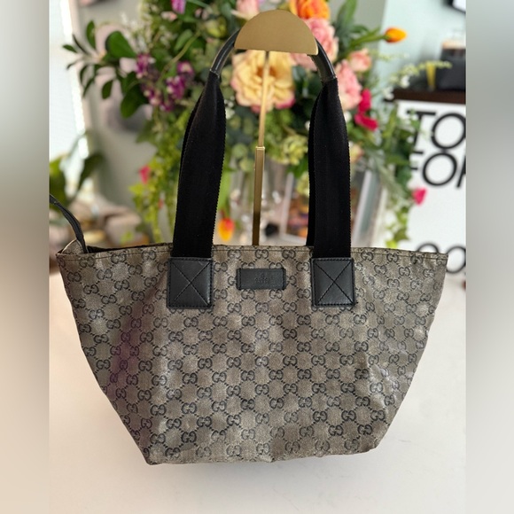 GUCCI Pewter Imprime Monogram Medium Zippered Cloth Shopping Tote - Picture 1 of 14